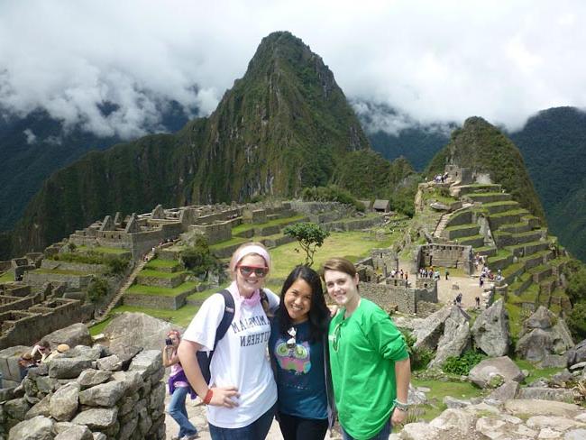 365英国上市官网 students at Machu Picchu, Peru